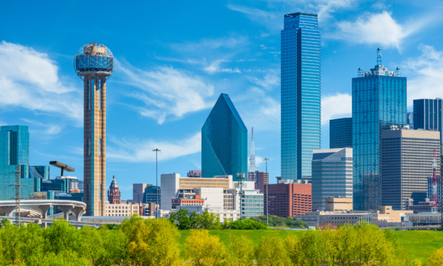 View of downtown Dallas, TX skyline